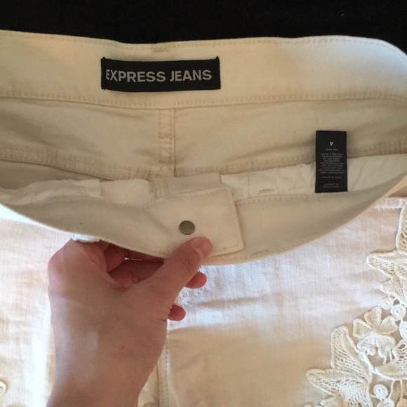 Express Shorts - Picture 3 of 3